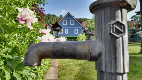 pumpa na zahradě u rodinného domu